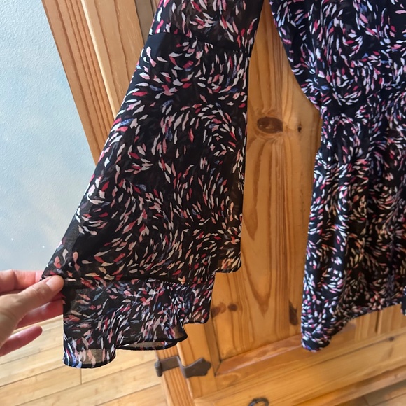 White House Black Market Dress Long Sleeve Abstract Petal Print Size 2 - Picture 7 of 9